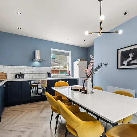 The Beautiful Grape Lane Duplex - Harbour Views Апартаменты Уитби