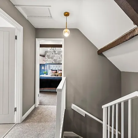 Апартаменты The Beautiful Grape Lane Duplex - Harbour Views *