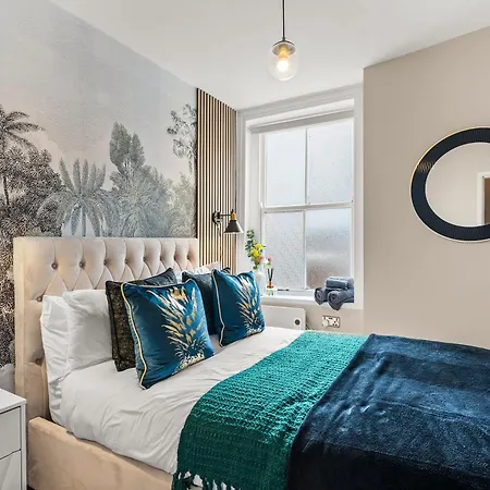 The Beautiful Grape Lane Duplex - Harbour Views Апартаменты Уитби